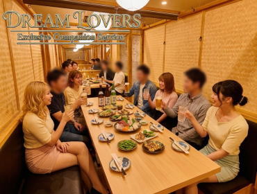 赤羽のもてなし屋赤羽店で接客する宴会コンパニオンとお客様