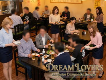 荒川区の居酒屋華で接客する宴会コンパニオンとお客様