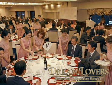 藤沢のホテル宴席から二次会へ対応するコンパニオンとお客様