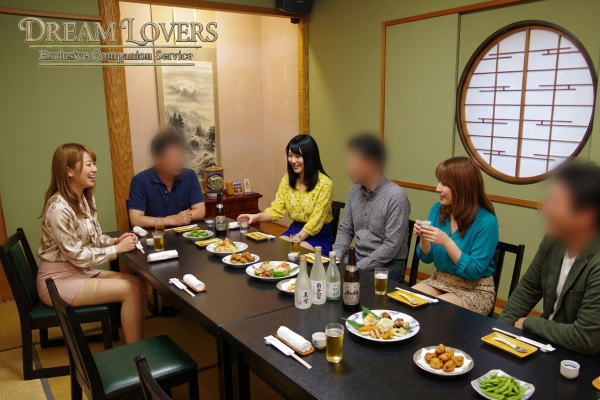 富津市の江戸前料理大定で接客する宴会コンパニオン達とお客様