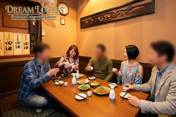 稲城市の居魚屋梅月での宴会で接客するコンパニオンとお客様