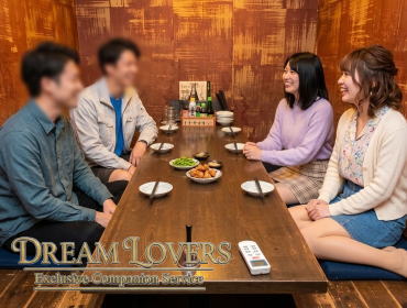 目黒の和食居酒屋なかめのてっぺん本店での宴会で接客するコンパニオンとお客様