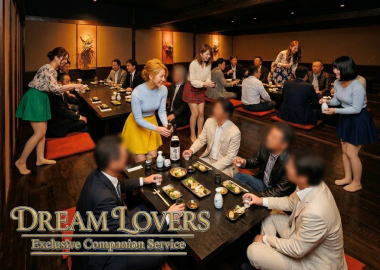 渋谷のくいもの屋わん渋谷スペイン坂店での宴会で接客するコンパニオンとお客様