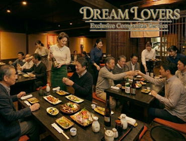 大和の居酒屋くいもの屋わんで接客する宴会コンパニオンとお客様